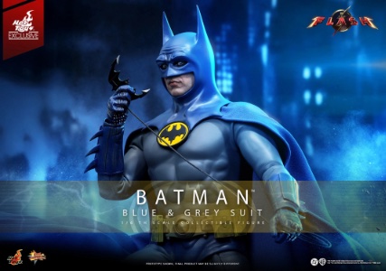 DC Hot Toys DC Comics Batman (Blue & Grey Suit)