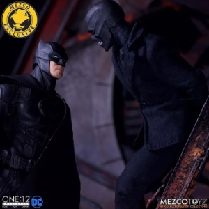 DC Mezco Toyz Batman Sovereign Knight vs Black Mask (Deluxe)