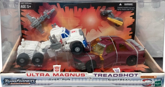 Transformers Universe Ultra Magnus vs. Treadshot